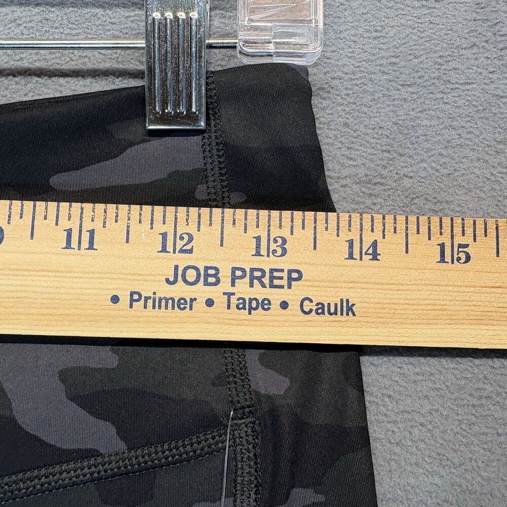 NEW Athleta Size Medium Ultimate Stash Pocket Camo 7" Short Stretch NWT - Picture 8 of 10
